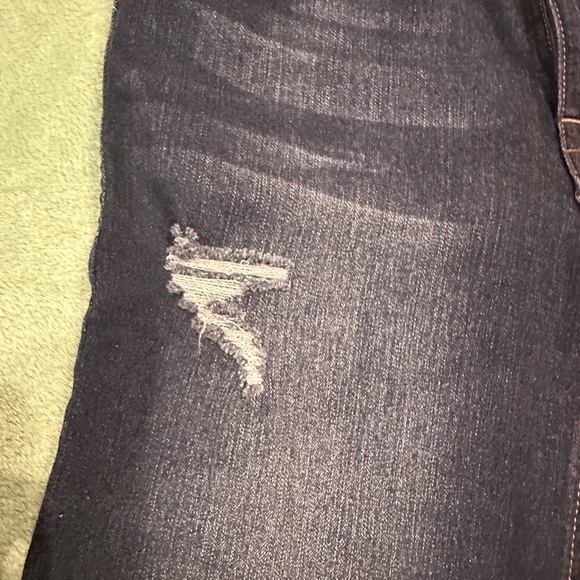 Women's Distressed 1822 Denim Shorts - Picture 4 of 10